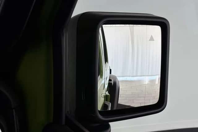 Jeep Wrangler (2021) thumbnail 26