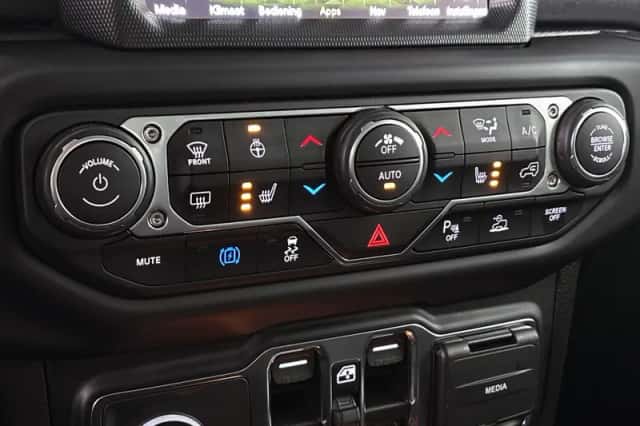 Jeep Wrangler (2021) thumbnail 38
