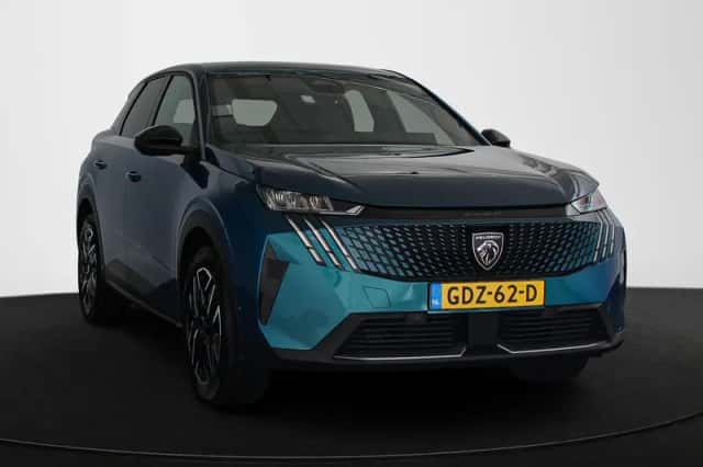 Peugeot 3008 (2024) thumbnail 2