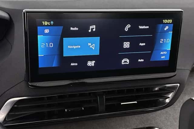 Peugeot 3008 (2022) thumbnail 13