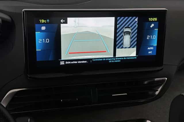 Peugeot 3008 (2022) thumbnail 16
