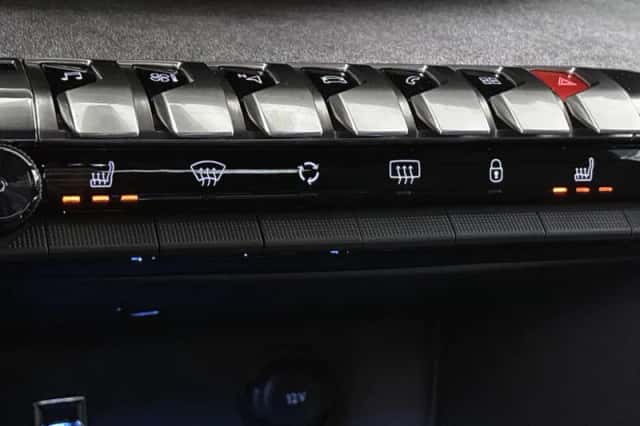 Peugeot 3008 (2022) thumbnail 22