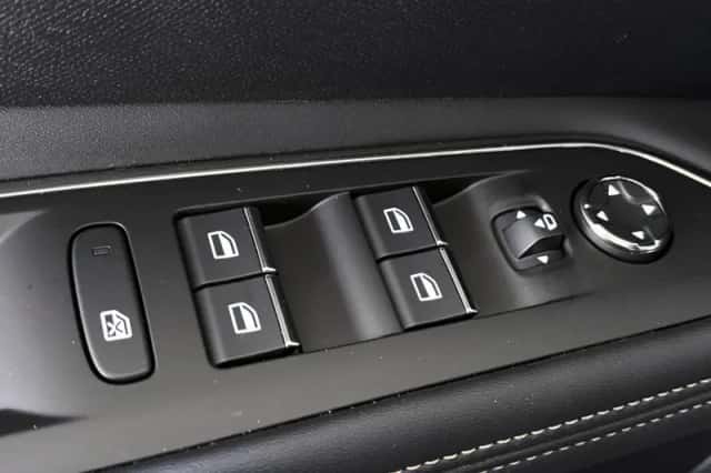 Peugeot 3008 (2022) thumbnail 31