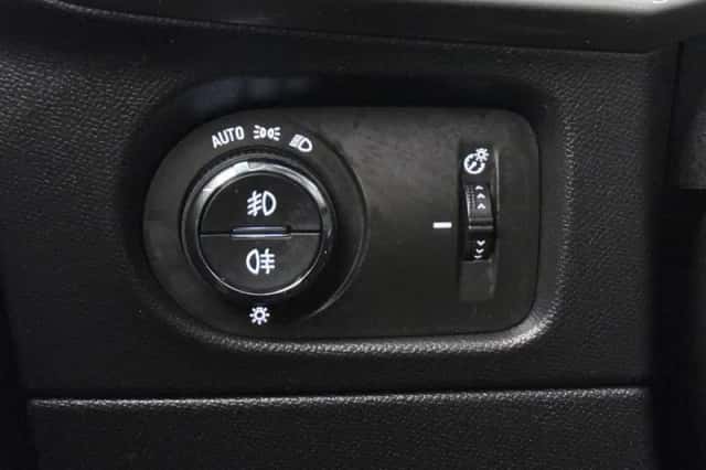 Opel Mokka-e (2022) thumbnail 25