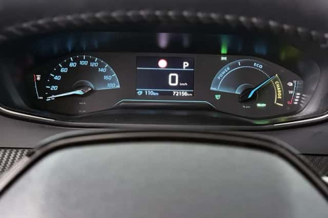 Peugeot e-2008 (2022) thumbnail 11