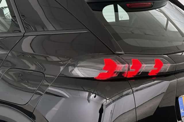 Peugeot e-2008 (2022) thumbnail 18