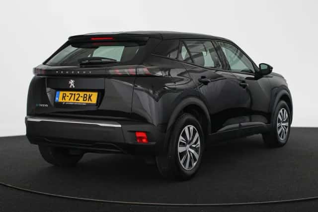 Peugeot e-2008 (2022) thumbnail 3