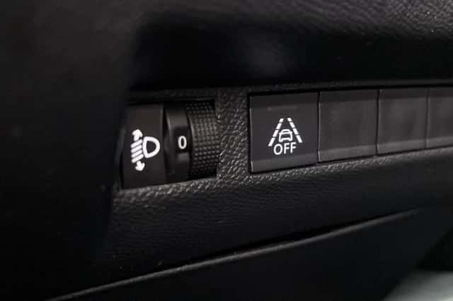 Peugeot e-2008 (2022) thumbnail 21