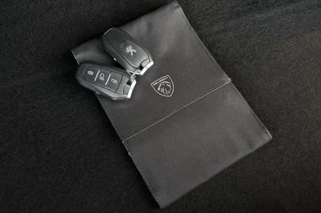 Peugeot e-2008 (2022) thumbnail 23