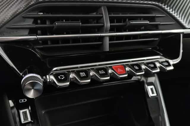 Peugeot e-2008 (2022) thumbnail 32