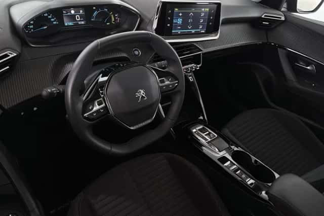 Peugeot e-2008 (2022) thumbnail 5