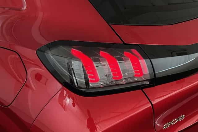 Peugeot 208 (2021) thumbnail 16
