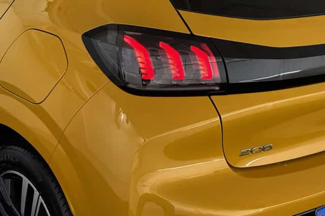 Peugeot 208 (2023) thumbnail 19