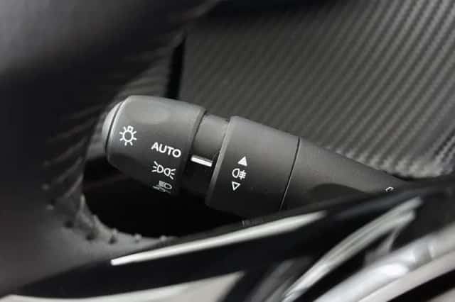 Peugeot 208 (2023) thumbnail 35