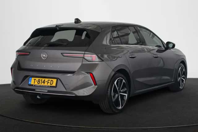 Opel Astra (2023) thumbnail 3