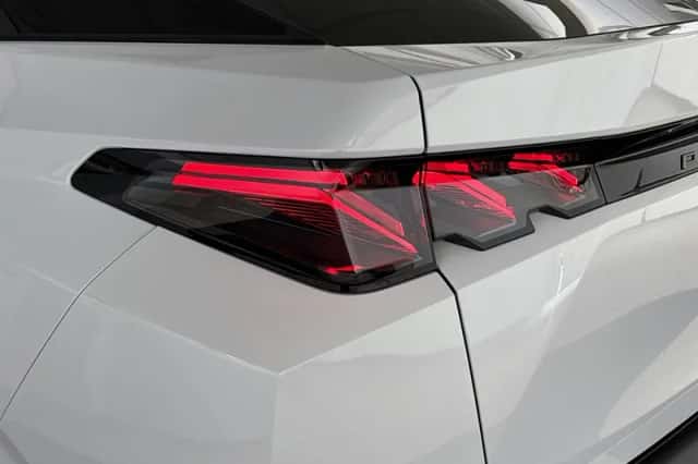 Peugeot e-3008 (2024) thumbnail 21