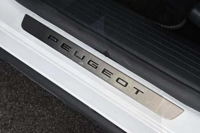 Peugeot e-3008 (2024) thumbnail 25