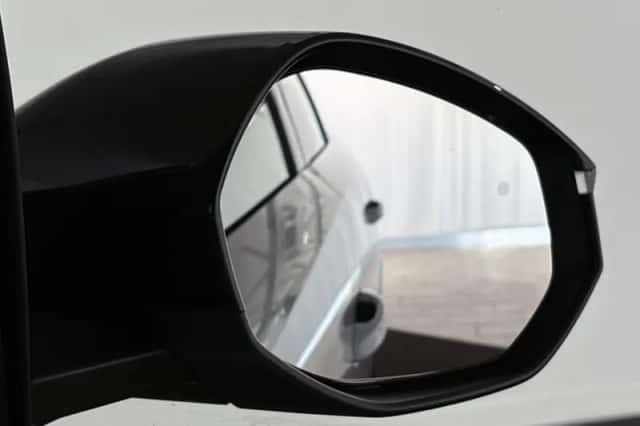 Peugeot e-3008 (2024) thumbnail 26