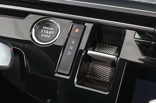 Peugeot e-3008 (2024) thumbnail 28