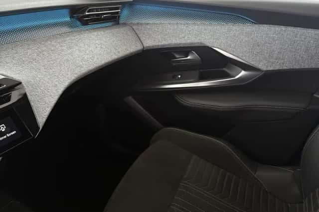 Peugeot e-3008 (2024) thumbnail 37