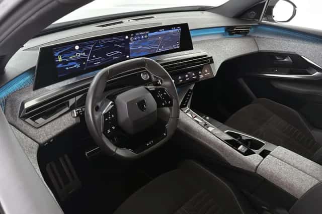 Peugeot e-3008 (2024) thumbnail 5