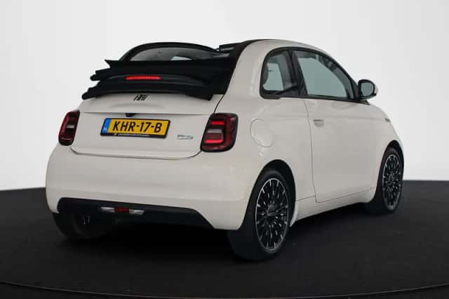 Fiat 500C (2023) thumbnail 3