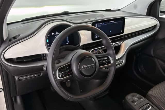 Fiat 500C (2023) thumbnail 5