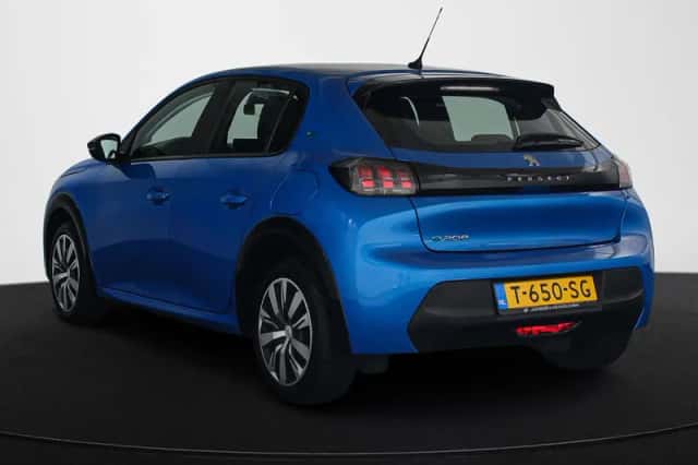 Peugeot e-208 (2023) thumbnail 4