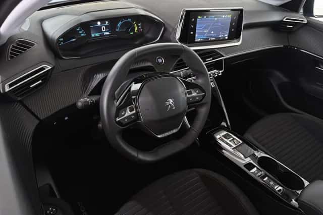 Peugeot e-208 (2023) thumbnail 5
