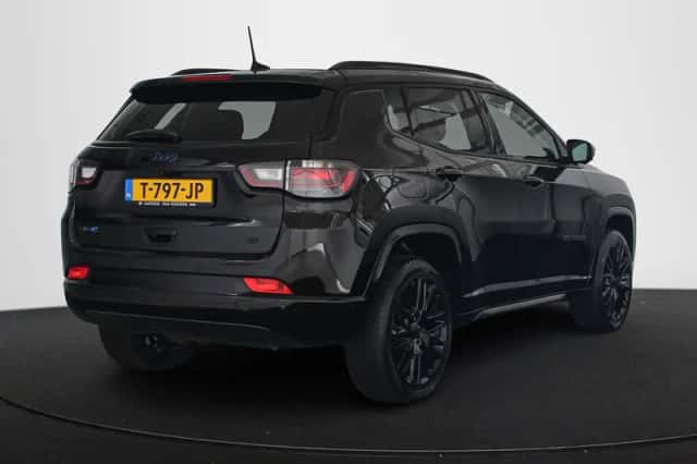 Jeep Compass (2022) thumbnail 3