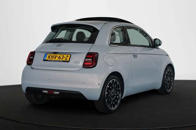 Fiat 500 (2023) thumbnail 3