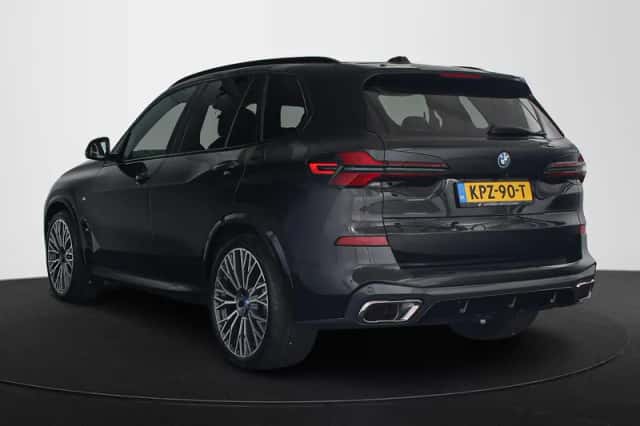 BMW X5 (2023) thumbnail 4