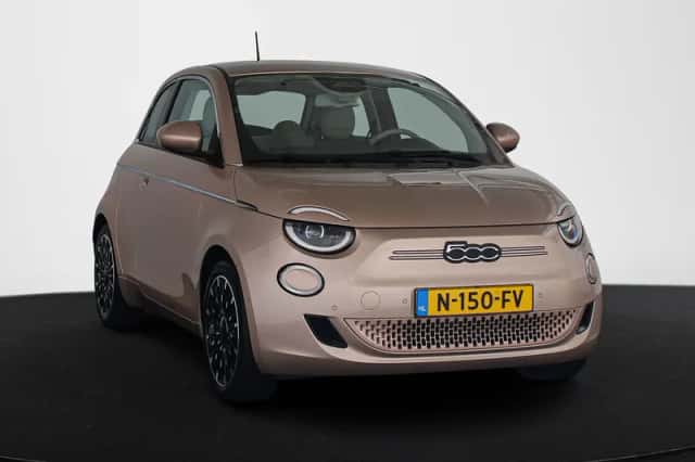 Fiat 500 (2021) thumbnail 2