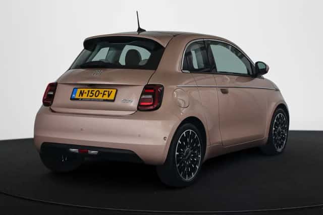Fiat 500 (2021) thumbnail 3