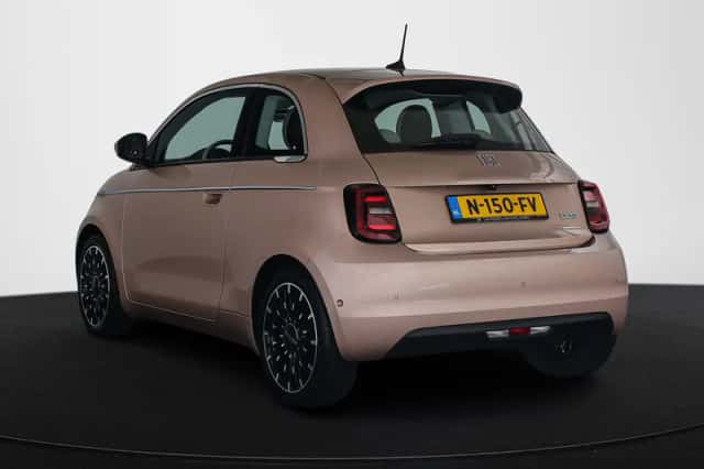 Fiat 500 (2021) thumbnail 4