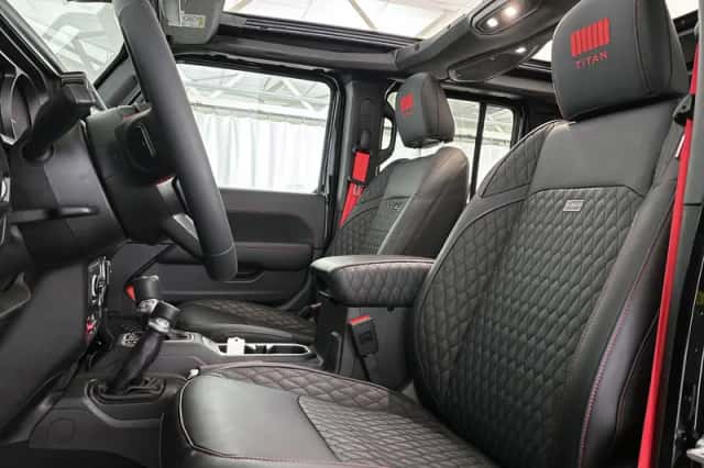 Jeep Wrangler (2025) thumbnail 6
