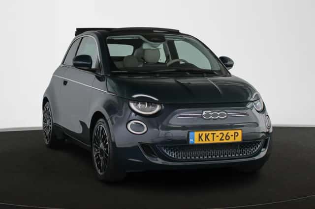 Fiat 500C (2023) thumbnail 2