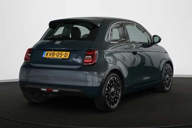 Fiat 500 (2023) thumbnail 3