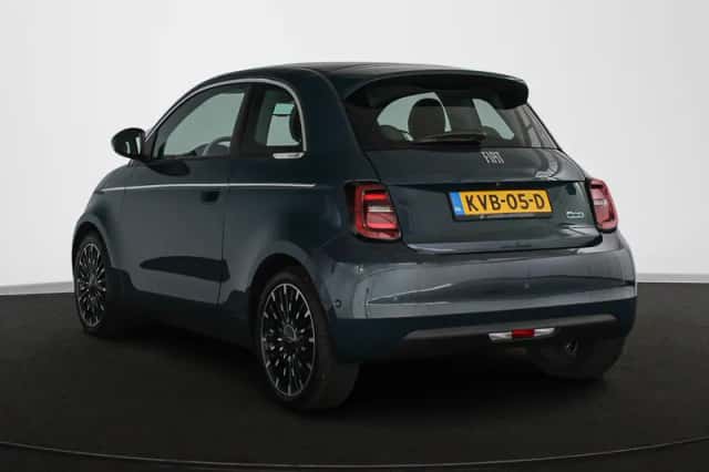 Fiat 500 (2023) thumbnail 4