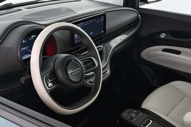 Fiat 500 (2023) thumbnail 5