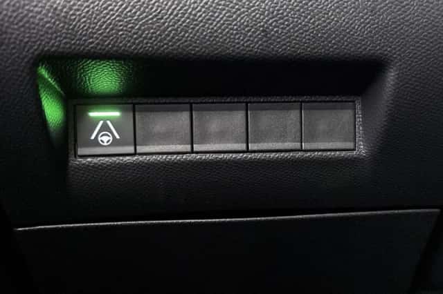 Peugeot e-2008 (2025) thumbnail 25