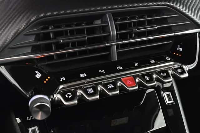 Peugeot 2008 (2020) thumbnail 22
