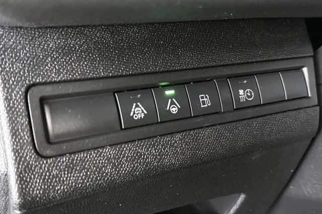 Peugeot 3008 (2022) thumbnail 19