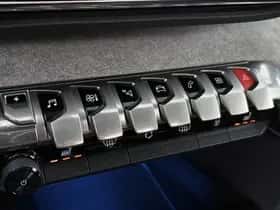 Peugeot 3008 (2022) thumbnail 22