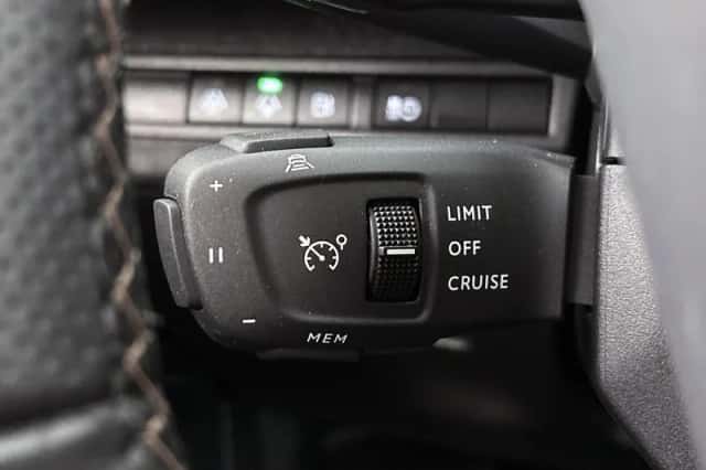 Peugeot 3008 (2022) thumbnail 33