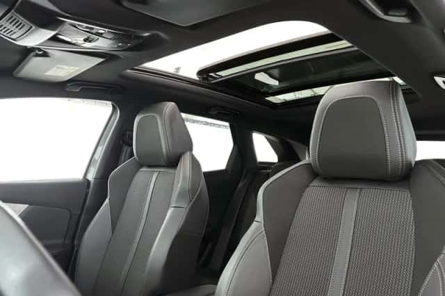 Peugeot 3008 (2022) thumbnail 8