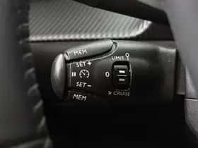 Peugeot 2008 (2021) thumbnail 25