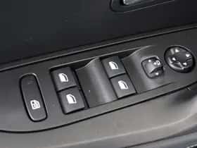 Peugeot e-2008 (2022) thumbnail 30