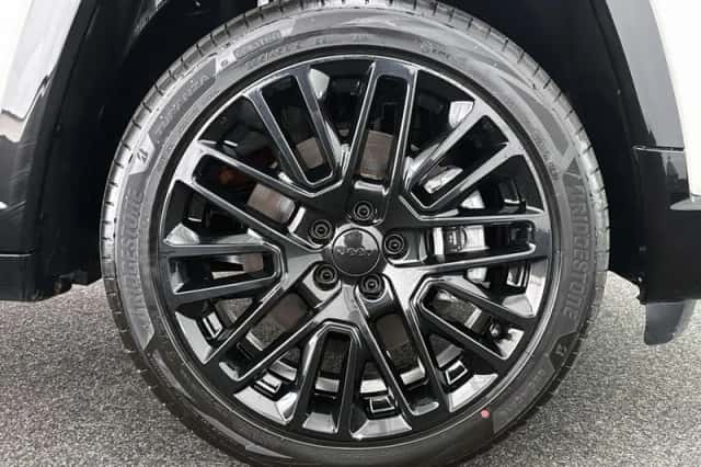 Jeep Compass (2023) thumbnail 25