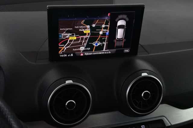 Audi Q2 (2017) thumbnail 15